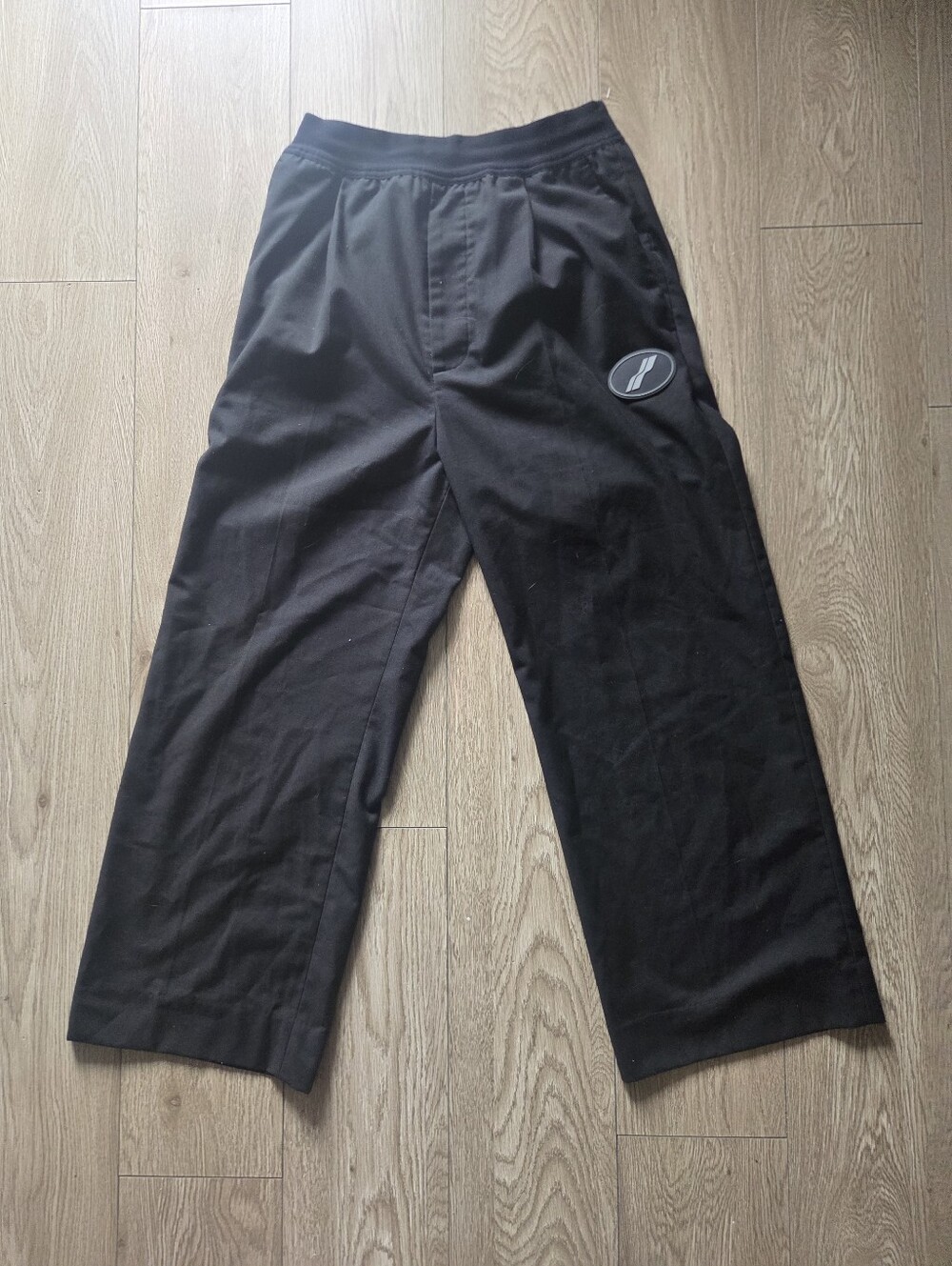 Men's Black Relaxed Sweatpants with Subtle Patch Detail